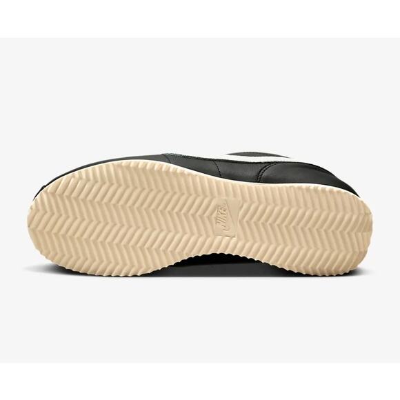 Nike Cortez 23 Premium LeatherWomen's size 5.5 NIB Black ***missing Lid *** - Picture 10 of 10